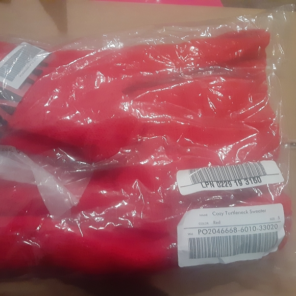 COZY TURTLENECK SWEATER RED. Winter & Fall. - Picture 5 of 6